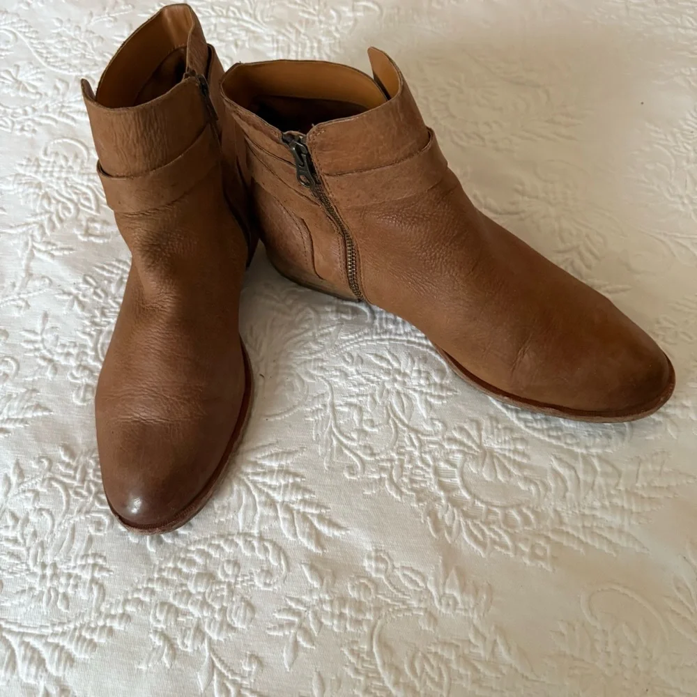 Kork Ease Brown Leather Ankle Booties size 11